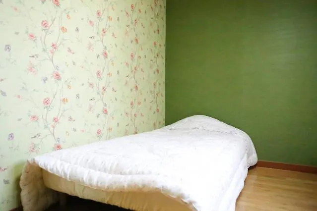 아파트 5 Minute Walk From The Subway Station *