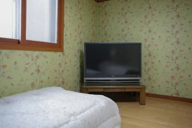 아파트 5 Minute Walk From The Subway Station