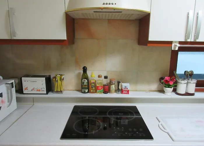 아파트 5 Minute Walk From The Subway Station