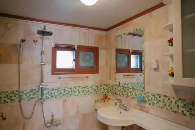 아파트 5 Minute Walk From The Subway Station *