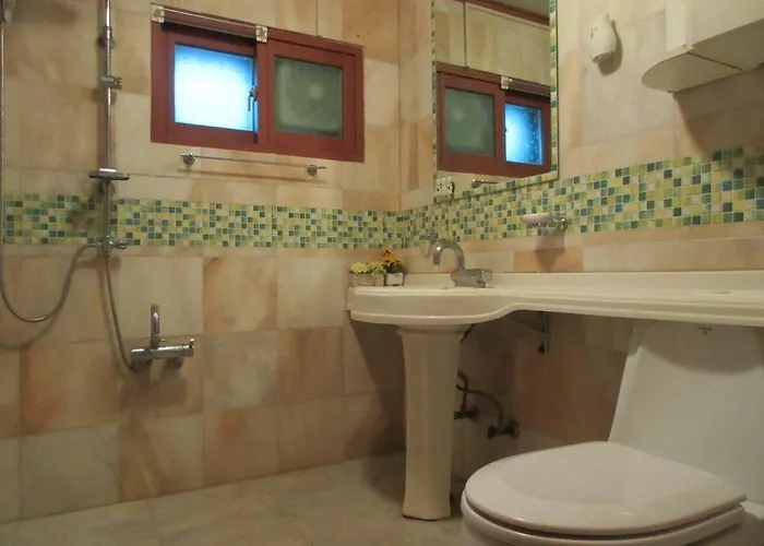 5 Minute Walk From The Subway Station