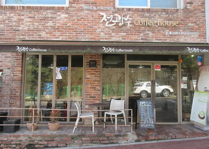 아파트 5 Minute Walk From The Subway Station *