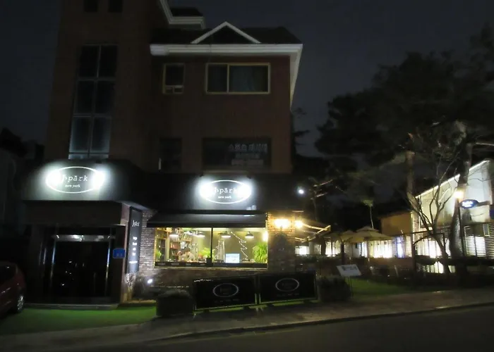 아파트 5 Minute Walk From The Subway Station